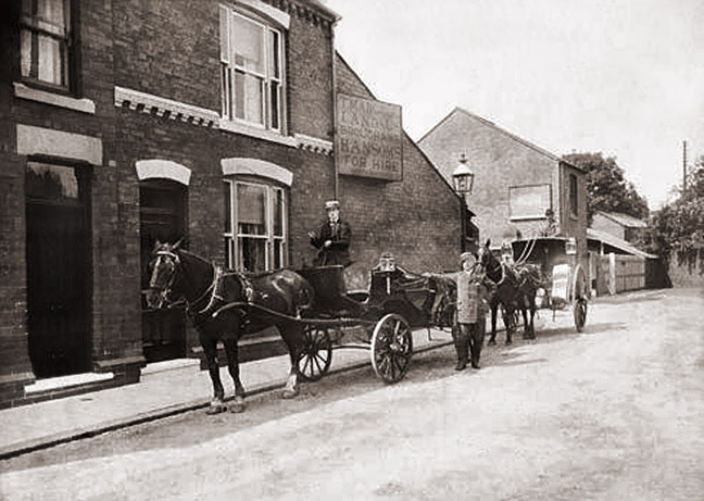 carriages in school street 1910