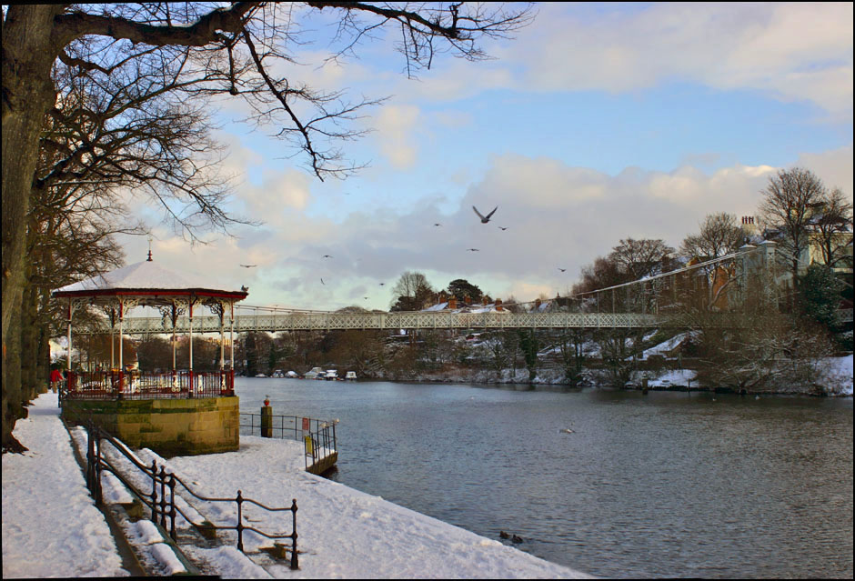 river dee and bandstand